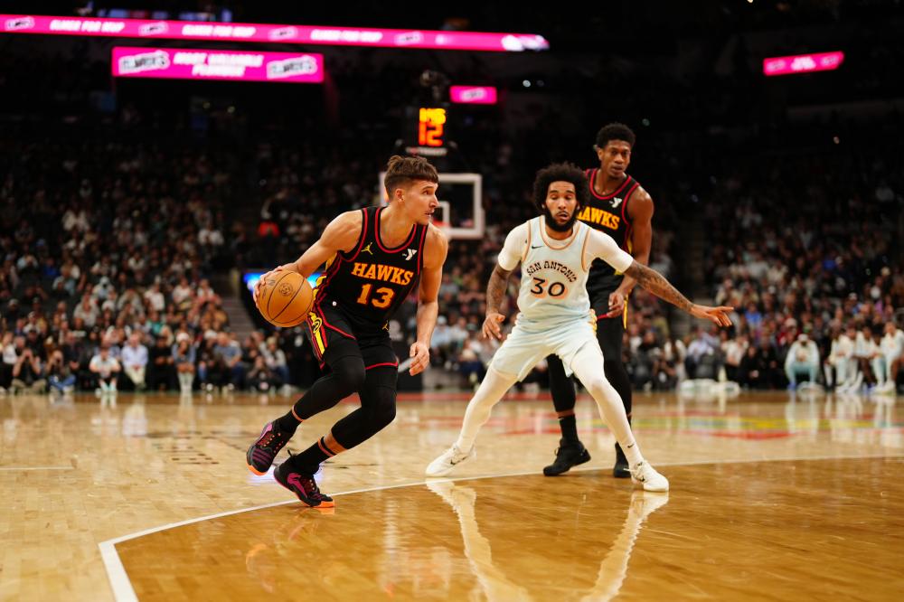 轻球员甚至 轻球员甚至